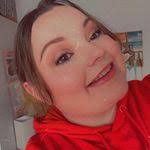 Layla Buck's Instagram, Twitter & Facebook