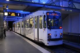 Evag 1407 Mit Werbung Fur Fielmann Aufgenommen Mit Der 101 Nach Essen Borbeck Germaniaplatz Bahnbilder De