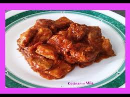 El bonito con tomate (o atún con tomate) se trata de un plato que me recuerda a mis tiempos de estudiante, pues lo ofrecían con bastante deja que la salsa de tomate reduzca y espese a fuego lento (lo que puede llegar a tardar unos 30 minutos). Atun Encebollado Con Tomate Recetas De Cocina Con Mila Youtube