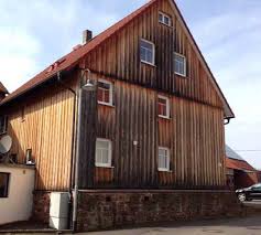 Vor allem wer ein eigenheim mit dörflichem charme sucht, ist hier richtig, denn es gibt viele schöne einfamilienhäuser und reihenhäuser. Kaufen Kleines Gehoft Mit Fachwerkhaus In Schlitz