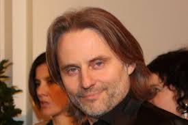 Sturm der Liebe" Fans sicher: Dr. Niederbühl verlässt den Fürstenhof |  BRIGITTE.de