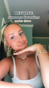 Jillian Sy's Instagram, Twitter & Facebook