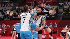 Facundo conte helped argentina to a tense victory over brazil in olympic men's volleyball on saturday to earn a bronze medal just as his father hugo did in seoul 33 years ago. Athleten Facundo Conte Olympia Tokio 2021