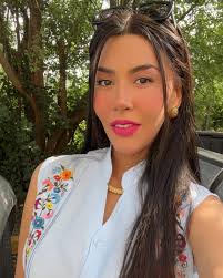 Hay un millón como tú….. 💞 escúchenla completa y me dicen jaja