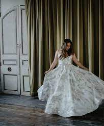 These tricky systems of hooks buttons and ties are designed to pull your train off the floor so you can dance all night and they need to be carefully planned and sewn in a. Everything You Ever Wanted To Know About Altering Or Customizing A Wedding Dress Catalyst Wedding Co