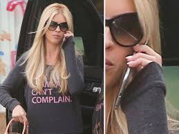 Flip Or Flop Star Christina El Moussa Surfaces Hiding Wedding Ring Finger Photo Christina El Moussa Flip Or Flop Christina