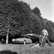 Photos De Presse Citroen Ds Blonde Ou Brune Citroen Ds Voiture Voitures De Collection