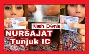 Sajat dilaporkan berpakaian lelaki ketika menaiki pesawat, tetapi bertelekung selepas tiba di mekah. Ko Nak Sangat Tgk Ic Aku Kan Ko Tak Nampak Perempuan Lah Ngok Sajat Tunjuk Ic Secara Live Lepas Didesak Ramai Orang Kisah Dunia