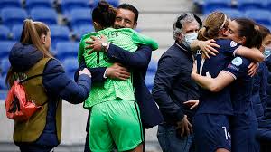 Including all the trophée des championnes gifs, psg feminines gifs, and irene paredes gifs. Tremendo Elogio Del Dt Del Psg A Christiane Endler Salvo Al Equipo Sin Ella Nos Eliminaban De La Champions Entornointeligente