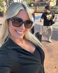 Holly Bell (@_hollyonholiday) • Instagram photos and videos