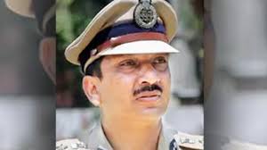 Subodh kumar jaiswal (born 22 september 1962) is an indian police officer in the 1985 batch indian police service (ips) officer and the former director general of police, maharashtra, succeeding dattatray padsalgikar on 28 february 2019. Subodh Jaiswal Appointed As Mumbai S New Police Commissioner