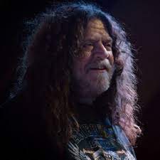 John buffalo mailer plays jacob's long island financier friend, robby and eli wallach plays the part of jules steinhardt, a churchill schwartz top executive and wall street patriarch who considers the current economic climate to be like the 1929 stock market crash. 4glirkzda8hujm