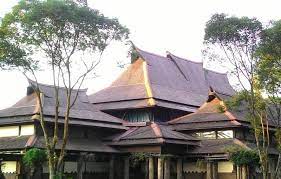 Mulai dari untuk pertemuan keluarga sampai acara adat pesta pernikahan dan. Nama Rumah Adat Jawa Barat Beserta Gambar Penjelasannya