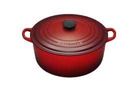 Le creuset makes this classic kettle with the same good looks and quality craftsmanship that have made its cookware a kitchen staple. The Best Dutch Oven For 2021 Reviews By Wirecutter
