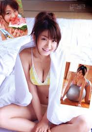 中村静香のKISS 写真集 - 無修正 ヌード画像で魅了