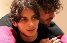 Social, sospeso il profilo di Corona. Carlos: "Per fermarlo dovete  ucciderlo"