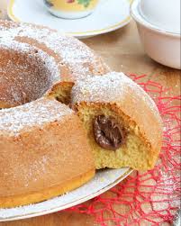 Per fare il ciambellone inizia montando il burro a temperatura ambiente con lo zucchero in una planetaria munita di frusta. Ciambellone Morbidissimo Alla Nutella Che Rimane Morbida