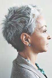 Coolsten Pfiffige Frisuren Graues Haar Kurze Haare Stylen Kurzhaarfrisuren Haarschnitt