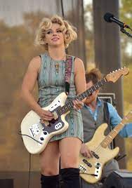 Sam Fish Smiling At The Strawberry Music Festival In Tuolumne California On September 1st 2018 C Morcom Female Guitarist Female Musicians Rock And Roll Girl