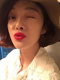 1978년 전라북도 익산시에서 출생하였고 1998년 mbc 공채 탤런트로 정식 데뷔하였으며 2010년 kbs 드라마 《거상 김만덕》에 같이 출연한 한재석과 2013년 4월 21일 결혼하였고, 슬하에 두 딸이 있다. í™©ë³´ë¼ ë‚´ ë‚˜ì´ 37ì„¸ ê²°í˜¼í•œë‹¤ë©´ ì°¨í˜„ìš°ì™€ ìŠ¤í¬ì¸ ê²½í–¥ ë‰´ìŠ¤ë°°ë‹¬ë¶€