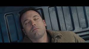 Фильмы с его участием в главной роли обычно очень ванильные, но это не значит, что плохие. Ben Afflek V Filme Rasplata 2016 Oficialnyj Russkij Trejler Youtube