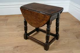 Its victorian appearance is beautifully accentuated by the classic spindle legs and. Charles Ii Style Oak Swivel Drop Leaf Coffee Table Antiques Atlas