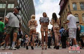 International - german.china.org.cn - Tierschutz: nackt gegen BBQ-Festival
