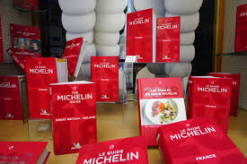 Guide michelin ɡid miʃ.lɛ̃) are a series of guide books published by the french tyre company michelin for more than a century. Guide Michelin Frankreich 2020 Drei Neue Drei Sterne Restaurants Tageskarte
