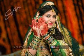 Signature Shoot Of Beautiful Bride Aqsa On Her Mehndi Asian Wedding Photography Bridal Shoot Bride