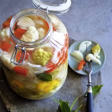 Das Besondere Beim Fermentieren Ist Dass Das Gemuse Nicht Erhitzt Wird Somit Bleiben Alle Nahrsto Fermentierte Lebensmittel Fermentieren Fermentiertes Gemuse