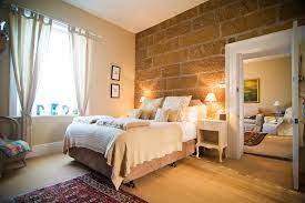 Huoneominaisuuksiin kuuluvat muun muassa taulutelevisio, ilmastointi ja. Red Feather Inn Hadspen Launceston North East Tasmania Romantic Getaways And Honeymoons Lovebirds