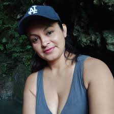 Sentirse soltera mientras crías hijos, cuando en realidad no estás soltera.  Es un tipo extraño de soledad. Compartes un hogar, una vida, niños... pero  de alguna manera, todavía se siente como si