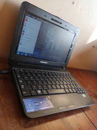 This amount was within my budget and seeing the performance of this laptop, i can say that the price is quite competitive. Samsung Mini Laptop Call 0704518328 200 000 Intel Atom Windows 7 Pro 2 Gb Ram 150 Gb H Liquidation Uganda