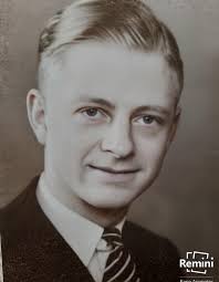 My paternal grandparents. Joseph and Elizabeth Lee. Both born c 1915. Lived  in West Gorton, then Gorton.