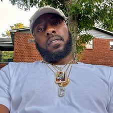 Yall must ain't seen this thug whose WIFE is the Assistant Superintendent  of Lee County Schools🤔🤬⬇️⬇️⬇️