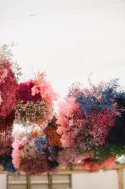 Clouds Of Multicoloured Flowers Installation De Fleurs Faire Secher Des Fleurs Fleurs