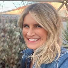 Stephanie Meinbresse's Instagram, Twitter & Facebook