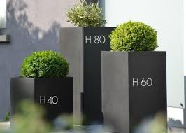 Pot De Fleurs Jardiniere En Metal Noir Avec Roulettes 3 Tailles Planter Par Jankurtz Pot De Fleur Design Pot De Fleurs Jardiniere Design