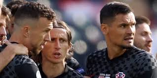 Ivan perišić objavio fotografiju iz izolacije i pokazao kako provodi vrijeme sa suprugom i djecom. Lgte58crgyq3qm