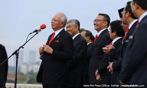 We always hear that those who work in the public sector are financially more secure and stable, but according to the fact, that's not the case. Malaysiakini No Pensions For Civil Servants But Multiple Pensions For Politicians