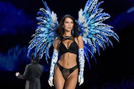 Esnek pamuk bel kısmı dantelli tanga külot. How To Watch The 2018 Victoria S Secret Fashion Show Vogue