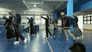 Gerakan Senam Irama Pengertian Unsur Aliran Manfaat Dan Alat