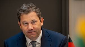 Nach Gesetzesentwurf des Bundesfinanzministeriums: Zollgewerkschaft sieht  Friseur- und Kosmetikbranche ebenfalls als Hotspots für Schwarzarbeit