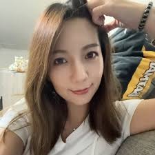 真。躺著吃😂😂