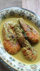 Perbezaan utama, udang galah dok dalam air tawar (sungai), manakala resepi udang galah yang pertama adalah dari blog en mat gebu, iaitu antara blogger masakan kegemaran saya. Masak Lemak Cili Api Udang Harimau Azie Kitchen