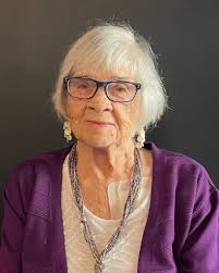 Evie Adams's Instagram, Twitter & Facebook