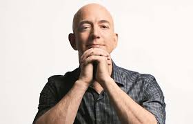 Além disso, no site, é possível encontrar as ofertas do dia, onde alguns produtos tem. Jeff Bezos Fundador Da Amazon Viaja Ao Espaco E Volta Em Seguranca