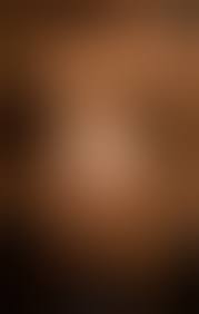 Desnudo negro nude afro-caribeña joven chica embarazada de 7 meses, el  vientre hinchado y lleno los senos, sosteniendo el vientre en sus manos  Fotografía de stock - Alamy
