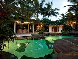 10 Celebrities Living The Hawaii Life Hawaii Homes Hawaiian Homes Celebrity Houses
