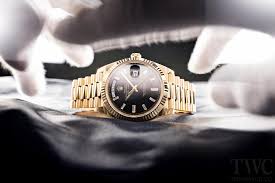 Oct 07, 2020 · as an absolute classic in the world of haute horlogerie, the green submariner requires at least 3 to 4 years of patient waiting from its potential buyers. How To Spot A Fake Rolex The Watch Company